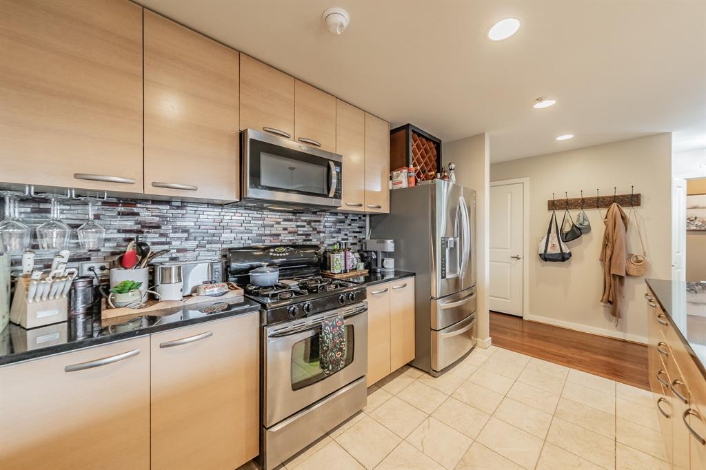 Metropolitan 1200 Main St Condo - Residential