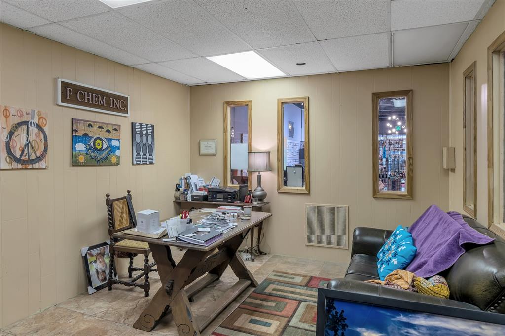 in town, Malakoff - Commercial Sale