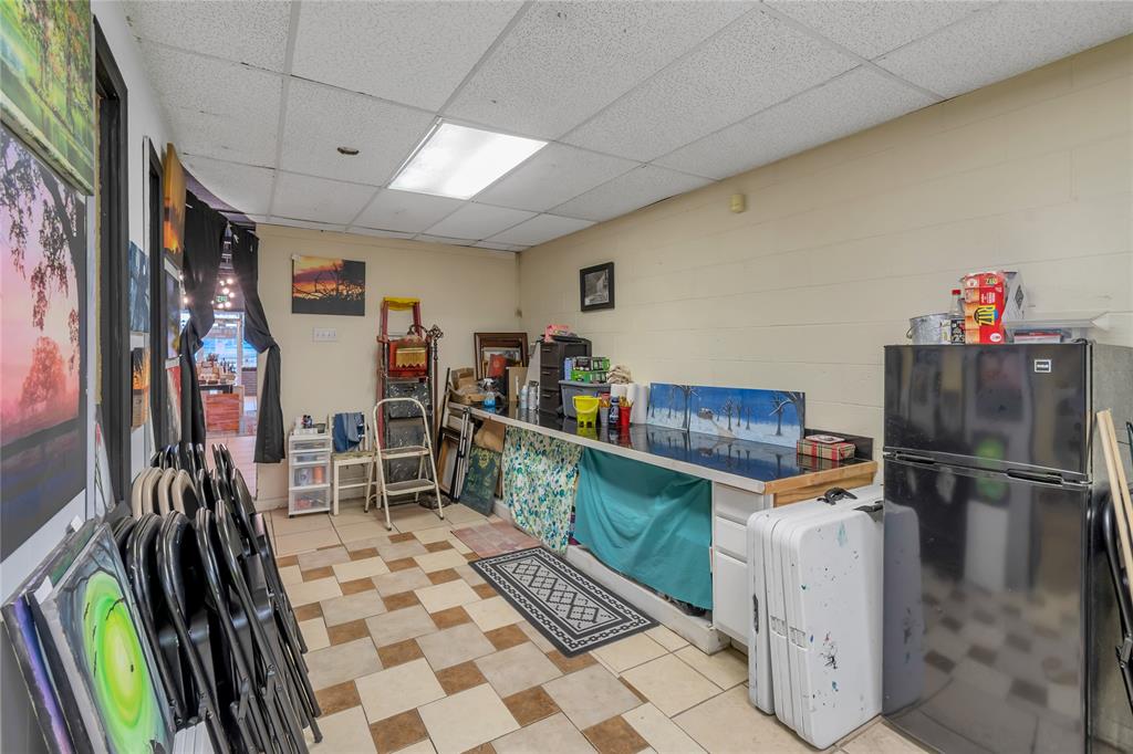 in town, Malakoff - Commercial Sale