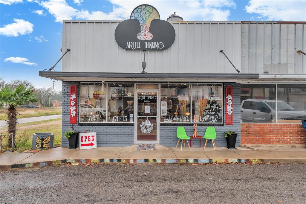 in town, Malakoff - Commercial Sale