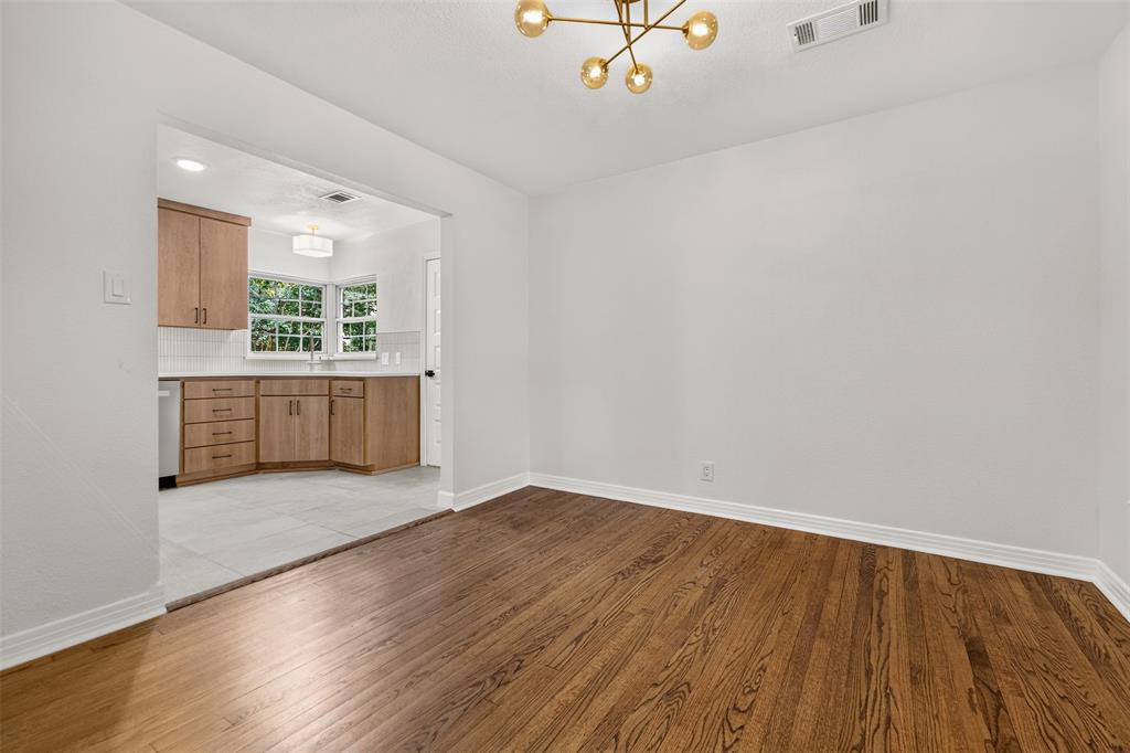 3825 Weyburn Drive