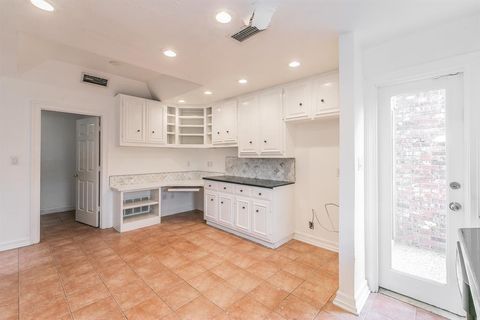 Tiny photo for 4346 Macarthur Avenue, Highland Park, TX 75209 (MLS # 21041531)