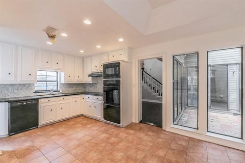 Tiny photo for 4346 Macarthur Avenue, Highland Park, TX 75209 (MLS # 21041531)