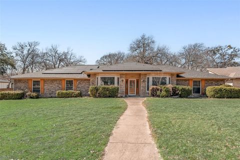 Photo of 1301 Ranch Valley Drive, DeSoto, TX 75115 (MLS # 21225401)