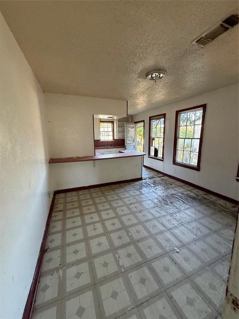 Tiny photo for 1915 Doris Street, Shreveport, LA 71108 (MLS # 21396987)