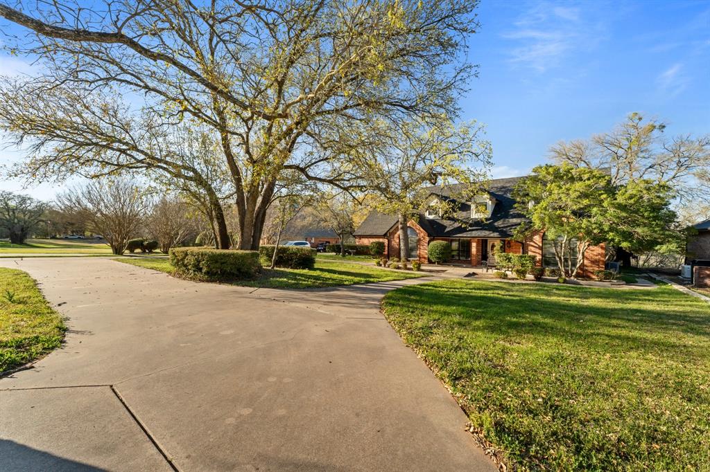 7914 Ravenswood Road