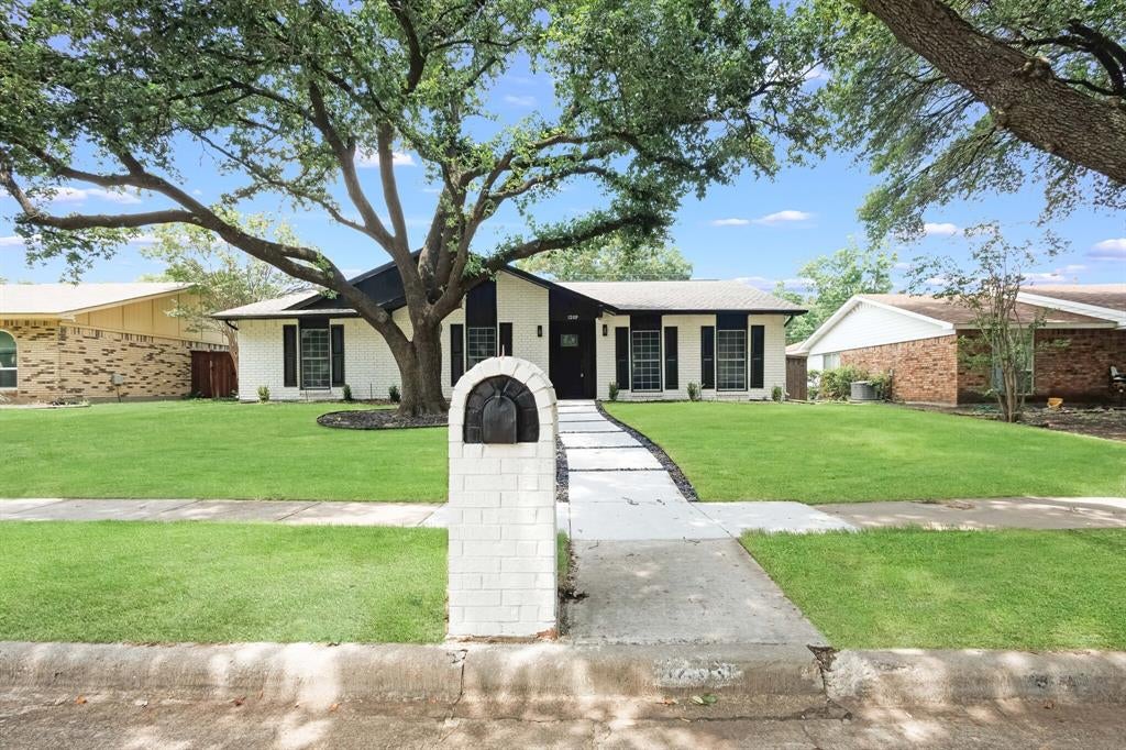 1209 Overdowns Drive