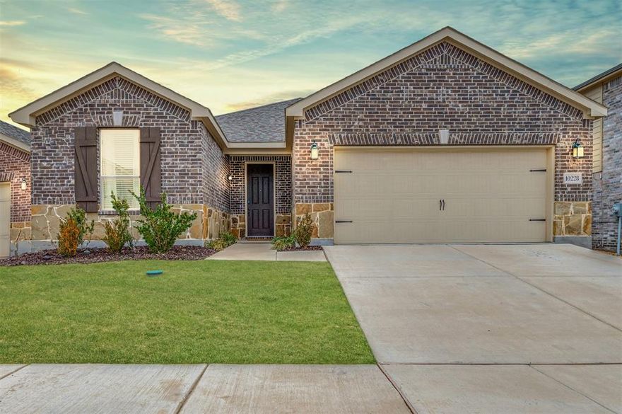 Outstanding home in the highly sought after Northwest ISD! Welcome to Watersbend, the perfect family-friendly oasis! This remarkable property boasts a plethora of amenities, including a clubhouse, resort-style pool with a slide and splash pad, a park, playground, and even an on-site Elementary school for your convenience. Its strategic location offers seamless access to Hwy 287 and I-35, not to mention the nearby shopping and dining options at Alliance Town Center.

This home is designed with your lifestyle in mind, featuring a unique floor plan that provides endless possibilities, flex spaces to customize as your own. The eat-in kitchen is a chef's dream, complete with a spacious island, granite countertops, and 42-inch tall cabinets. 

The generous master bedroom offers a walk-in closet and the dual sinks in the master bath add a touch of luxury to your daily routine. Don't miss this incredible investment opportunity in the heart of Watersbend!