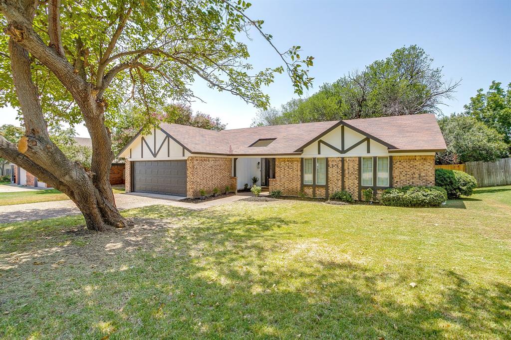 105 Lakeway Drive