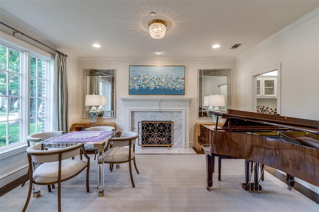 3829 Stanford Avenue