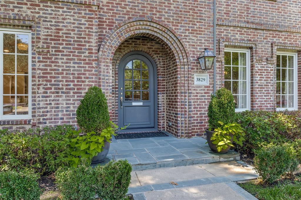 3829 Stanford Avenue