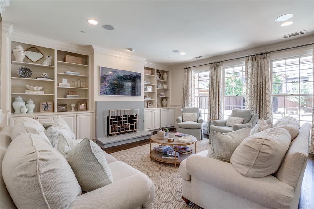 3829 Stanford Avenue