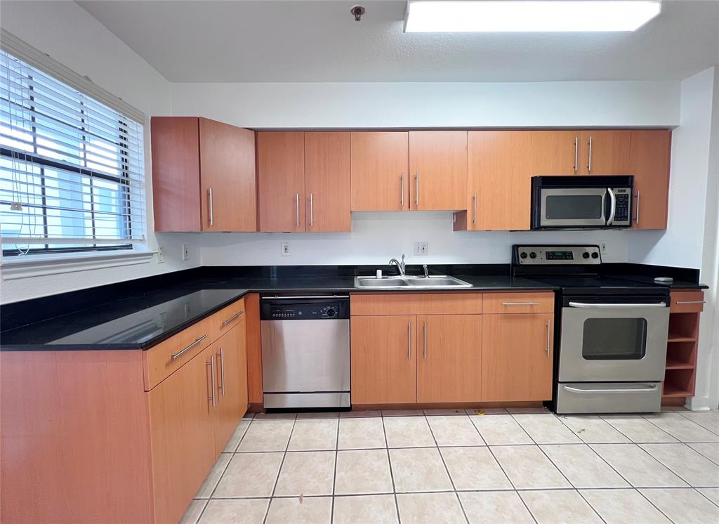 3901 Travis Street 217