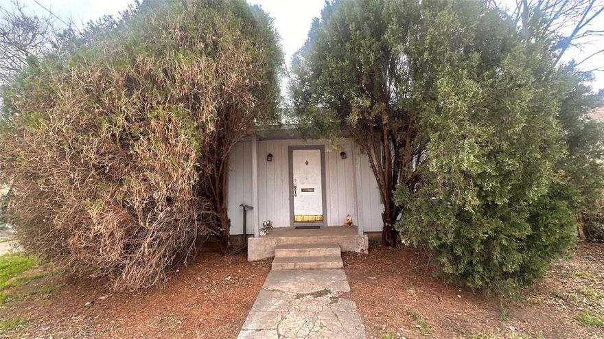 Investor special priced under market value. This 2-bedroom, one bathroom is ready for updates and fresh ideas. Ideal for investors, flippers, or buyers looking to build equity. With the right vision and renovations, this property could make a great rental or resale opportunity.