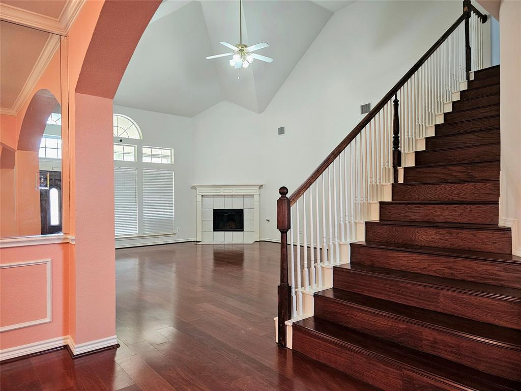 1210 Autumn Drive
