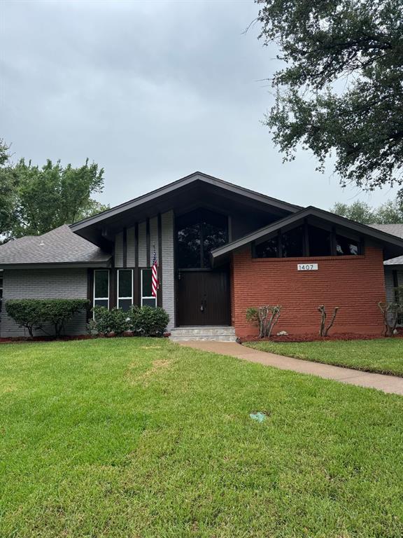 1407 Broadmoor Lane