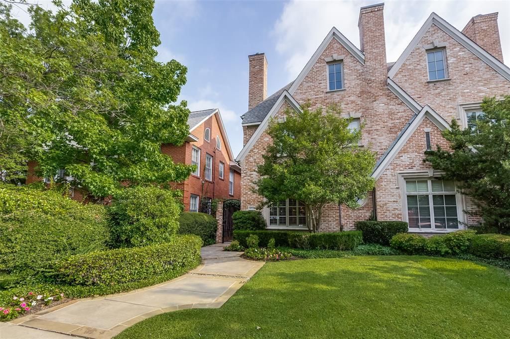 Photo of 4334 Emerson Avenue #4334, University Park, TX 75205 (MLS # 21157602)