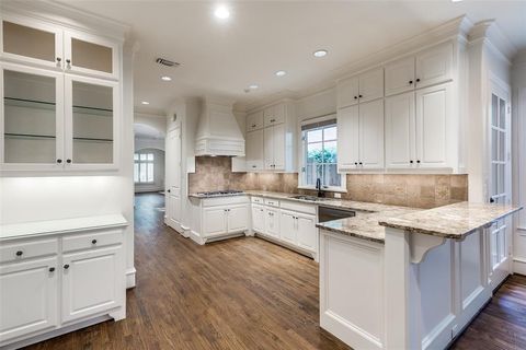 Tiny photo for 4334 Emerson Avenue #4334, University Park, TX 75205 (MLS # 21157602)