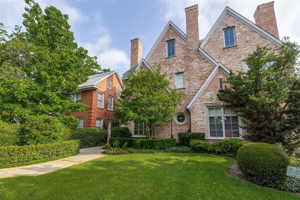 Photo of 4334 Emerson Avenue #4334, University Park, TX 75205 (MLS # 21157602)