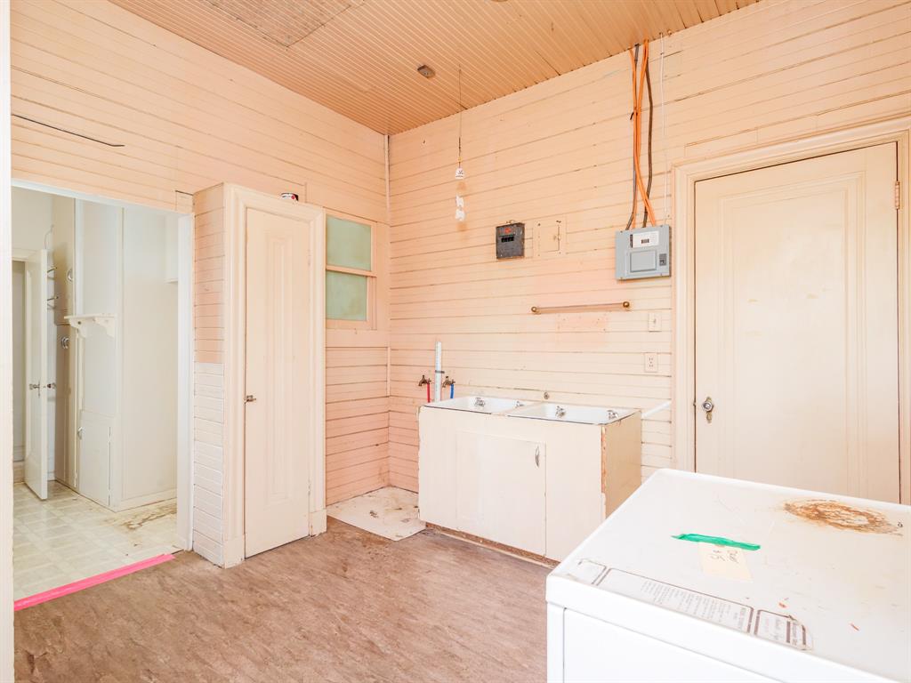Clow 1 Add Town Coleman - Residential
