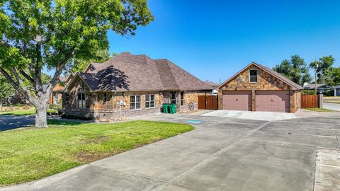 A home in Jacksboro