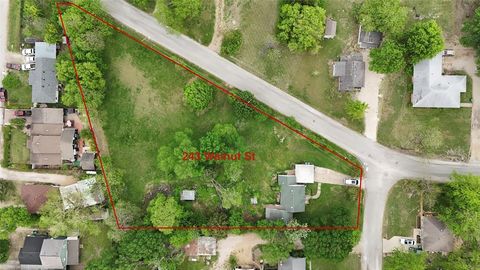 Photo of 243 Walnut Street, Wilmer, TX 75172 (MLS # 21233698)