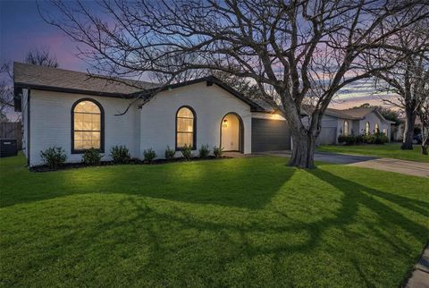 529 Ann Lois Lane Burleson TX 76028