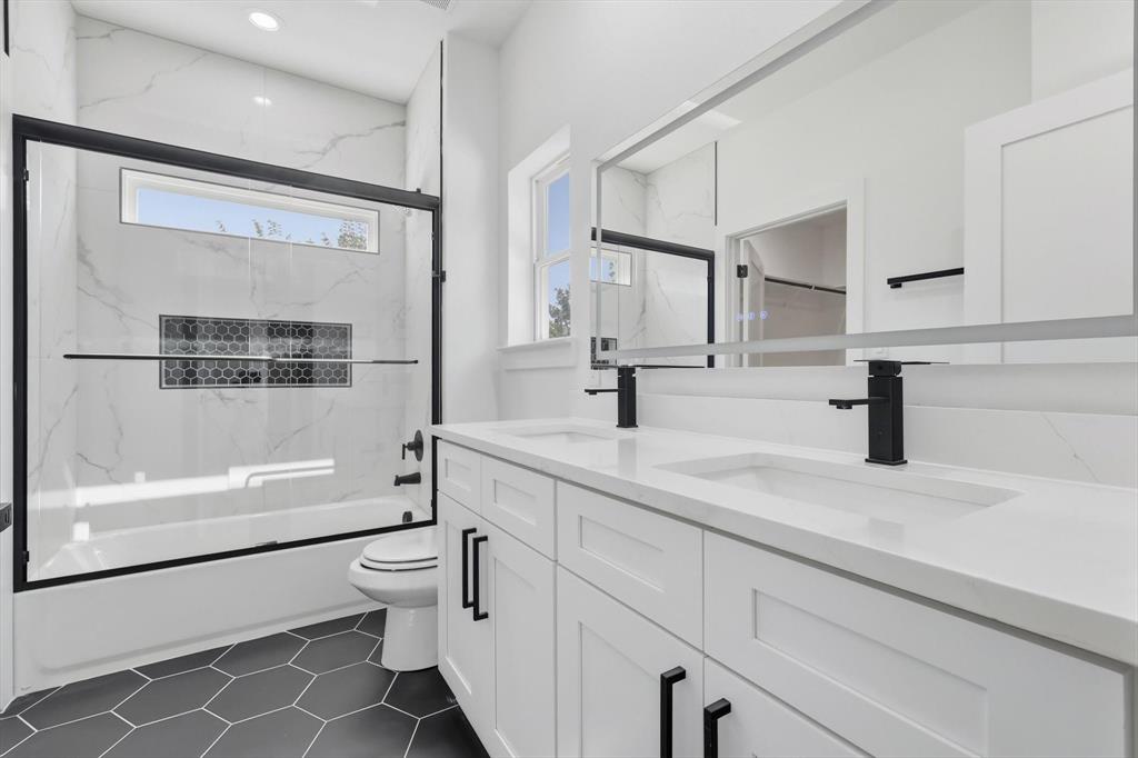 lincoln Manor - Residential