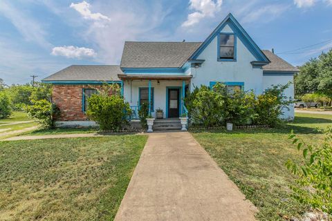 700 N 3rd Street McGregor TX 76657