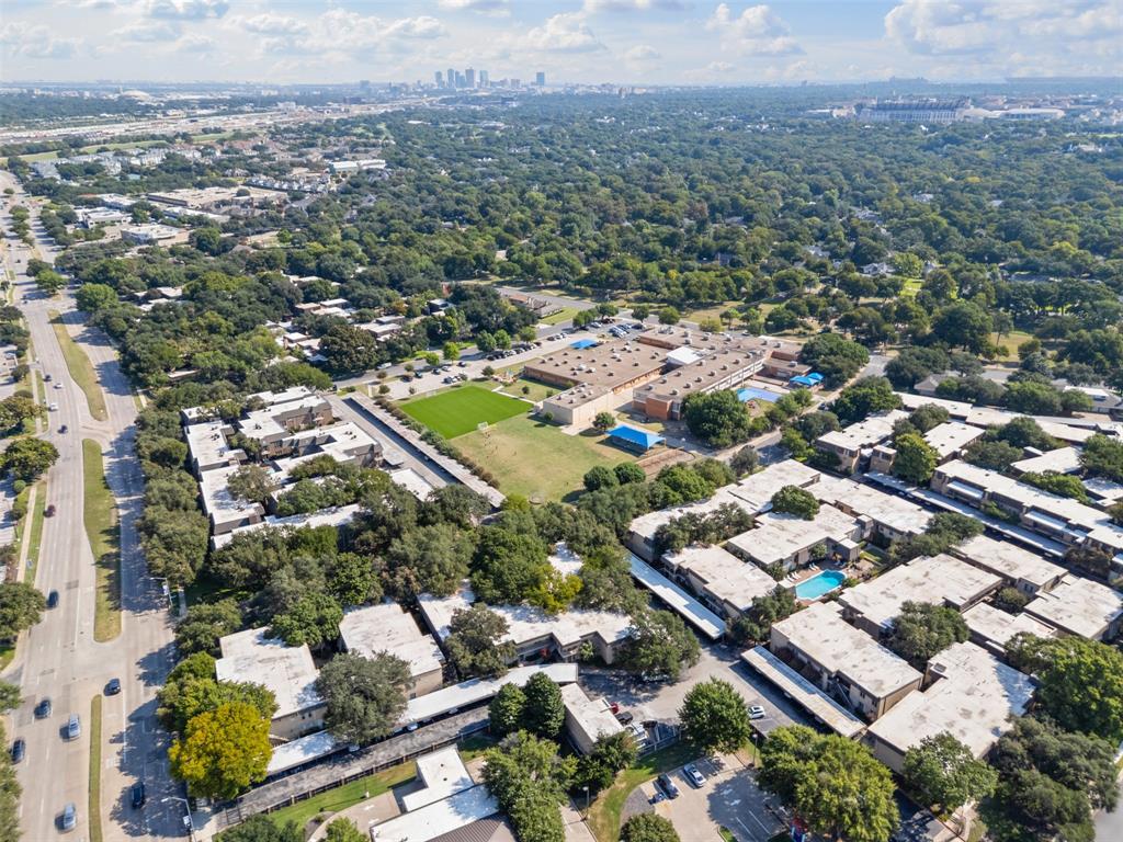 Fountain Royale Orleans W - Residential