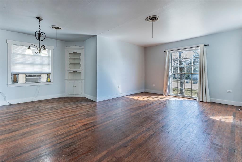 2605 Columbus Avenue