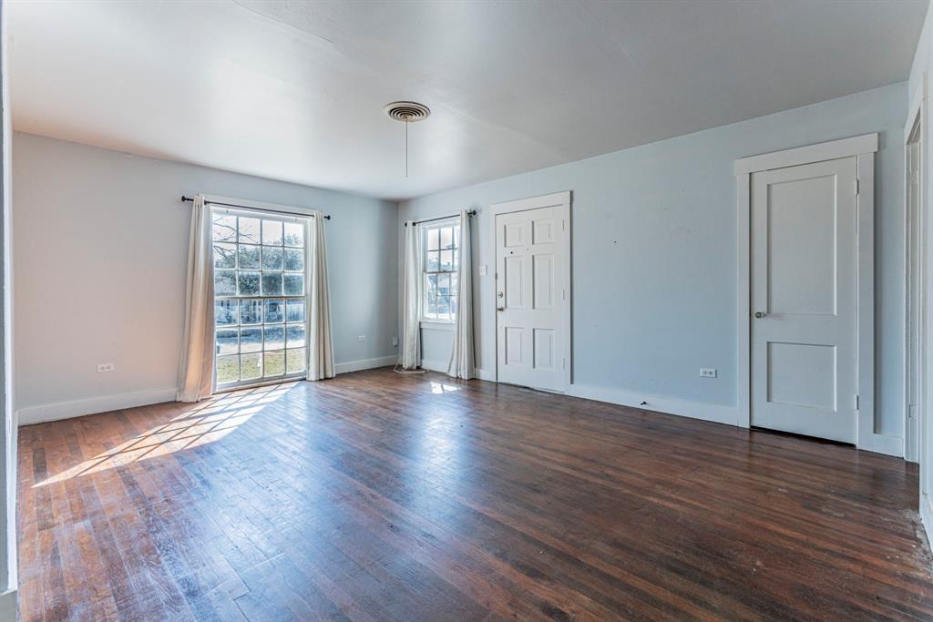 2605 Columbus Avenue