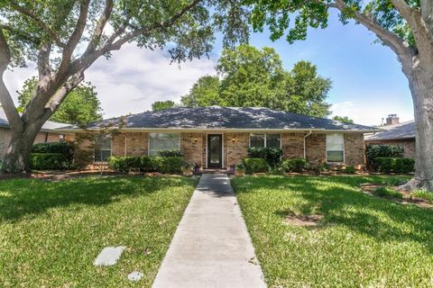 Photo of 2613 Live Oak Lane, Plano, TX 75075 (MLS # 21246801)