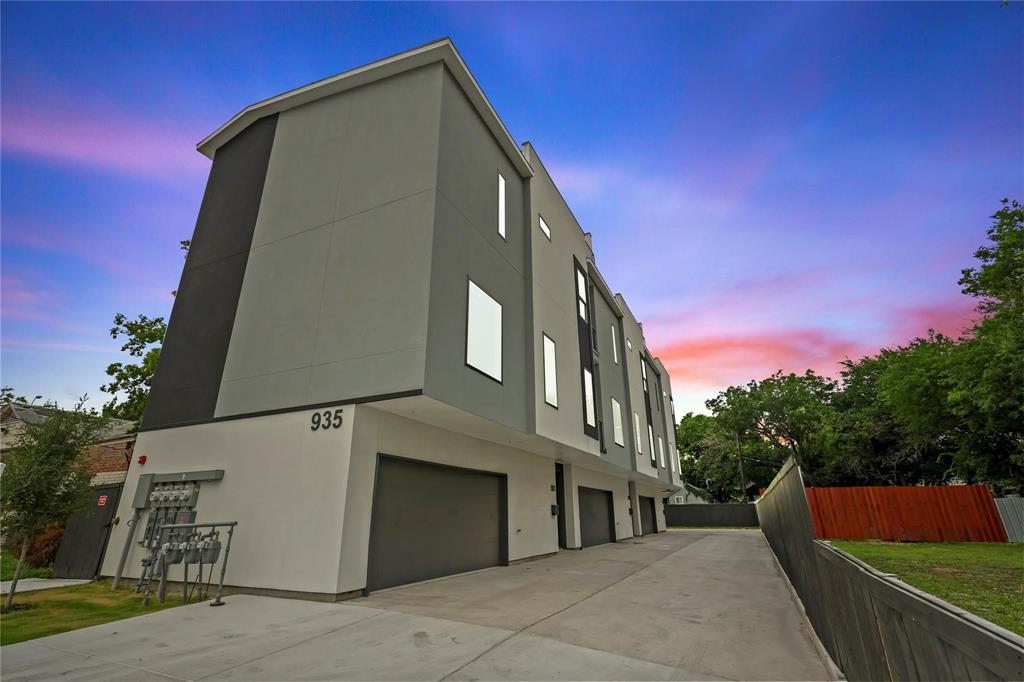 Dallas Land & Loan 03 - Residential Lease