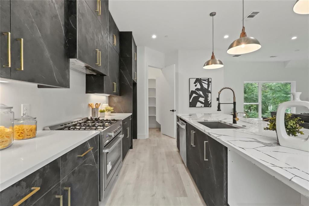 Dallas Land & Loan 03 - Residential Lease