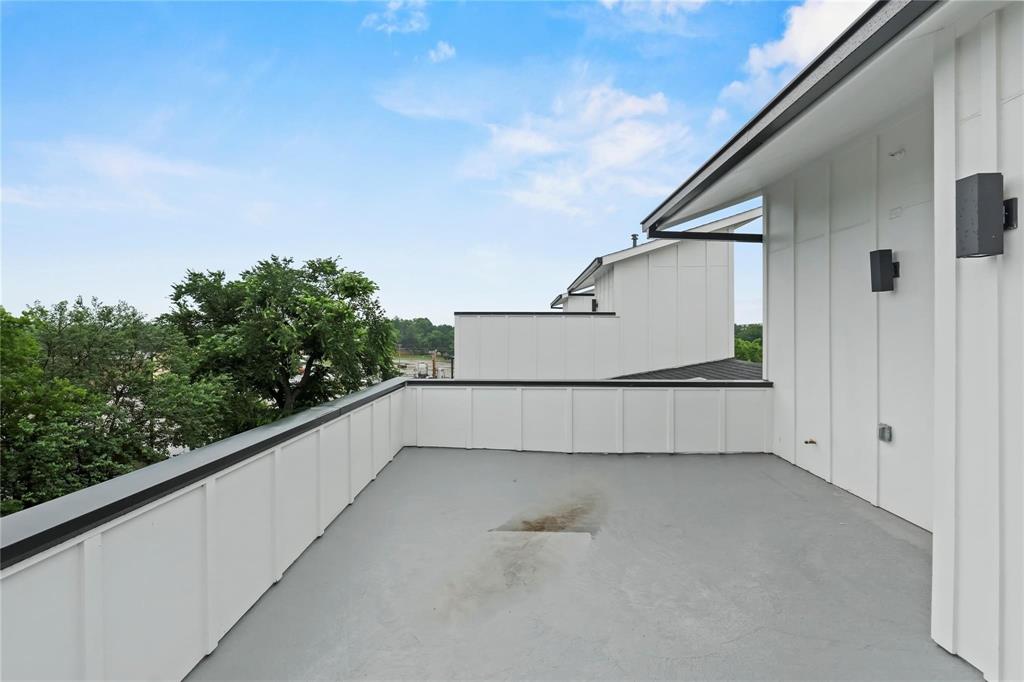 Dallas Land & Loan 03 - Residential Lease