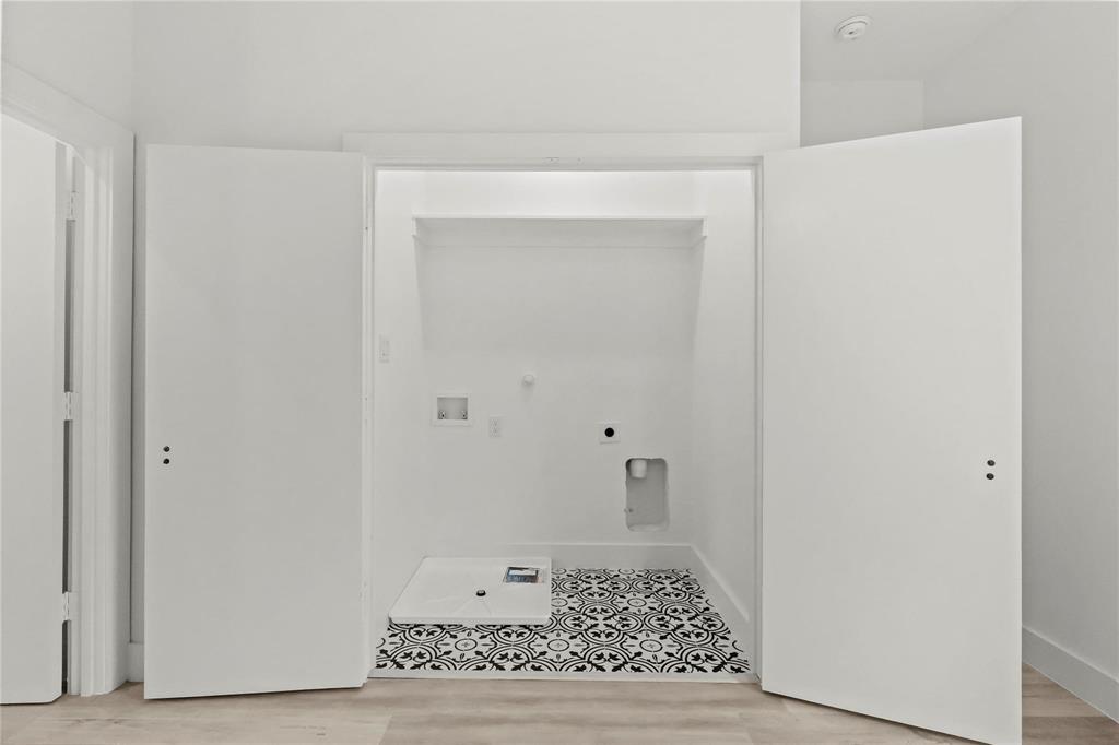 Dallas Land & Loan 03 - Residential Lease