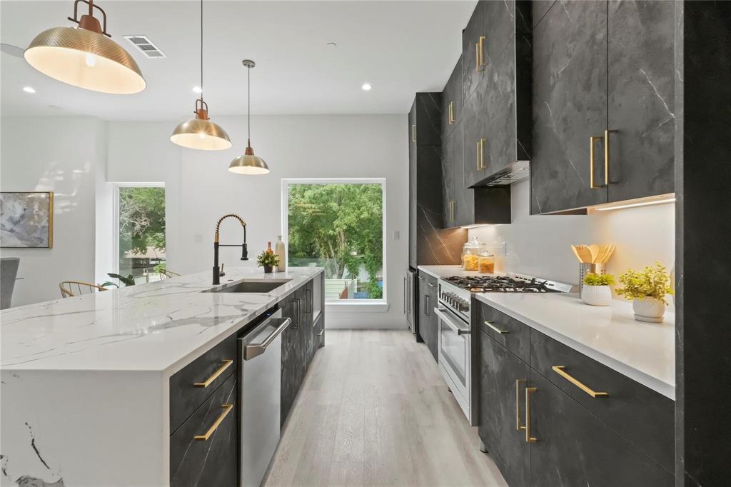 Dallas Land & Loan 03 - Residential Lease