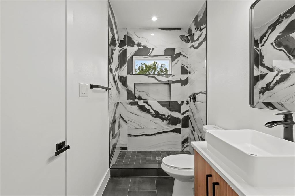 Dallas Land & Loan 03 - Residential Lease