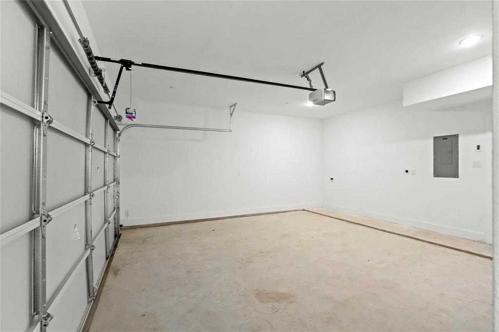 Dallas Land & Loan 03 - Residential Lease