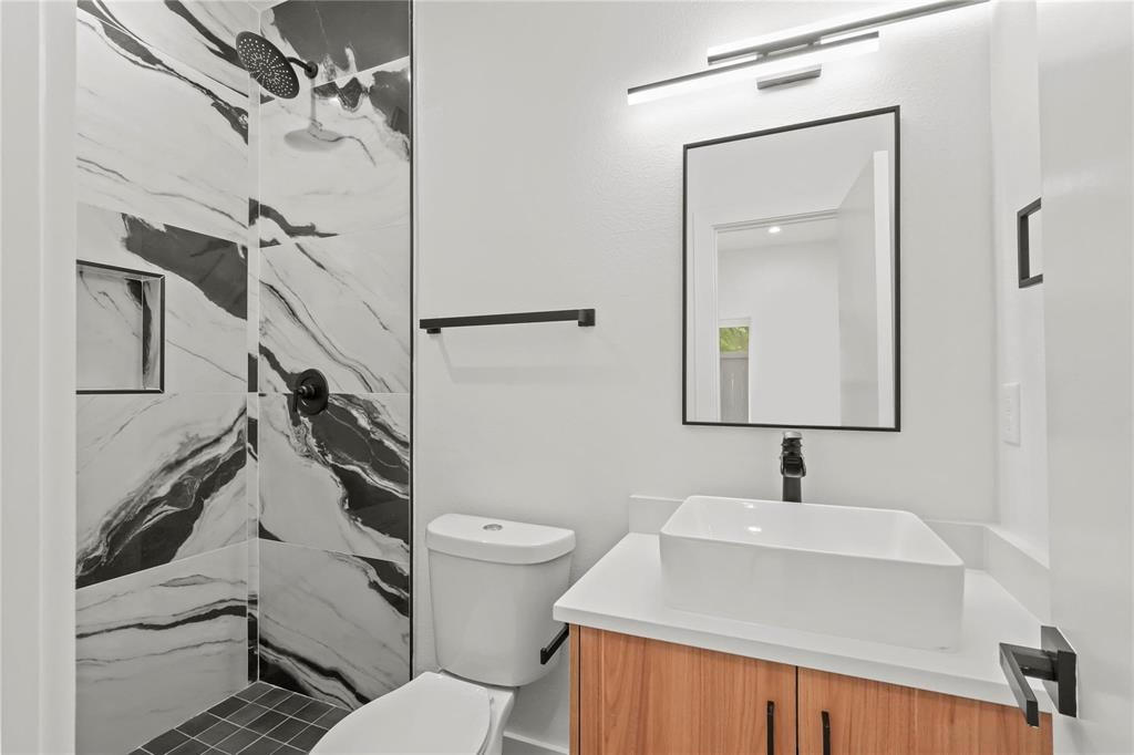 Dallas Land & Loan 03 - Residential Lease