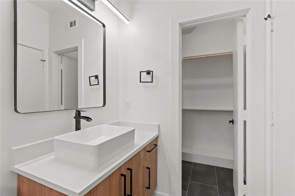 Dallas Land & Loan 03 - Residential Lease