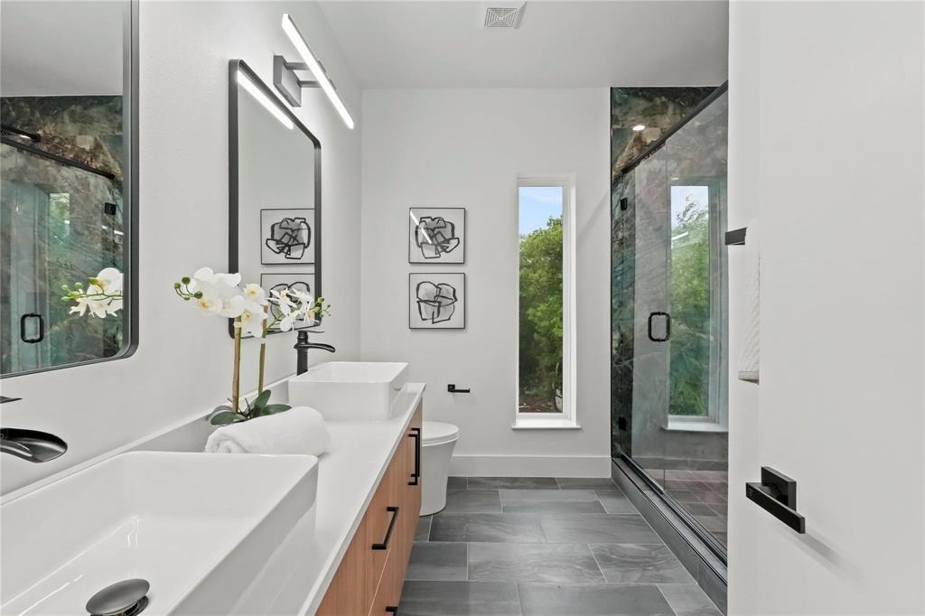 Dallas Land & Loan 03 - Residential Lease