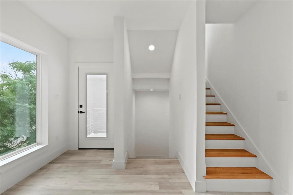 Dallas Land & Loan 03 - Residential Lease