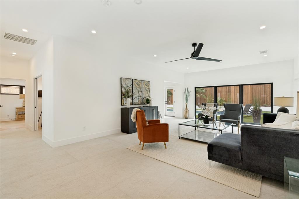 2405 Mesa Drive