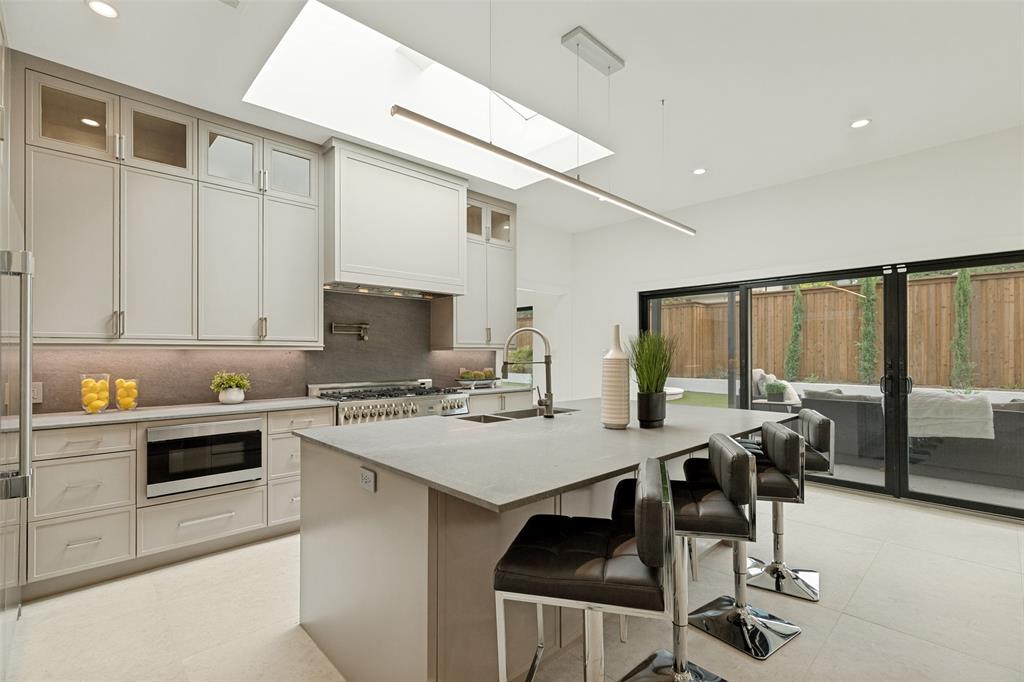 2405 Mesa Drive