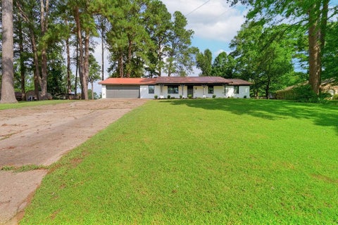 Photo of 4116 Lakeshore Drive, Lone Star, TX 75668 (MLS # 21343340)