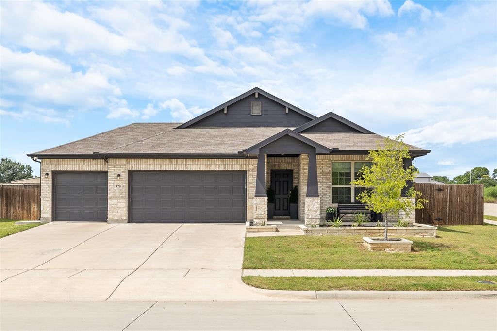 Photo of 970 Hurstwood Drive, Van Alstyne, TX 75495 (MLS # 21391789)