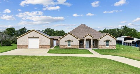 Photo of 6797 Bridle Bit Trail, Fort Worth, TX 76135 (MLS # 21335173)