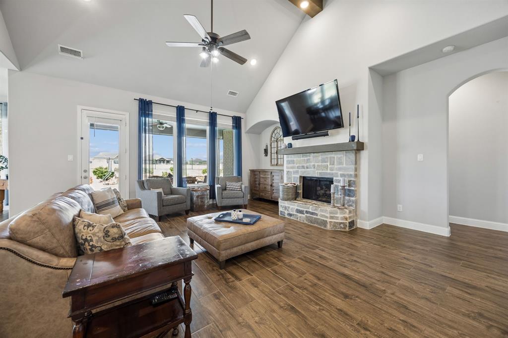 1223 Eagle Glen Pass